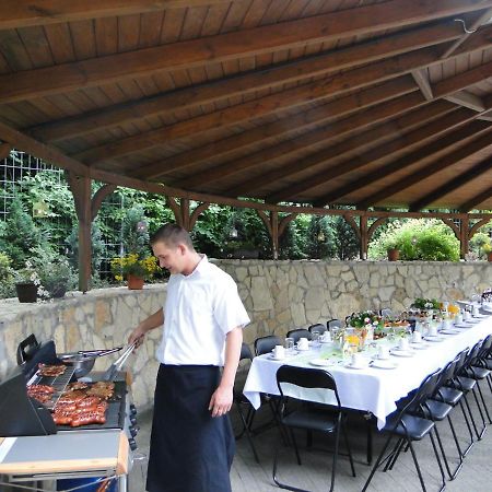 Zajazd Restauracja Karlik Radzionków Nowy Exteriér fotografie